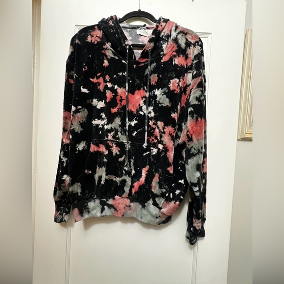 Treasure Bond size Med hoodie - Picture 1 of 8